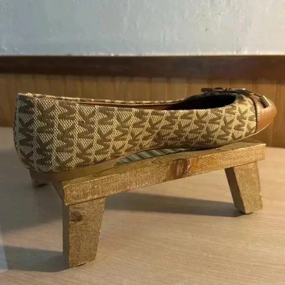 Michael-Michael Kors Almond Melody Toe Cap on Beige Leather Flats - Picture 5 of 9